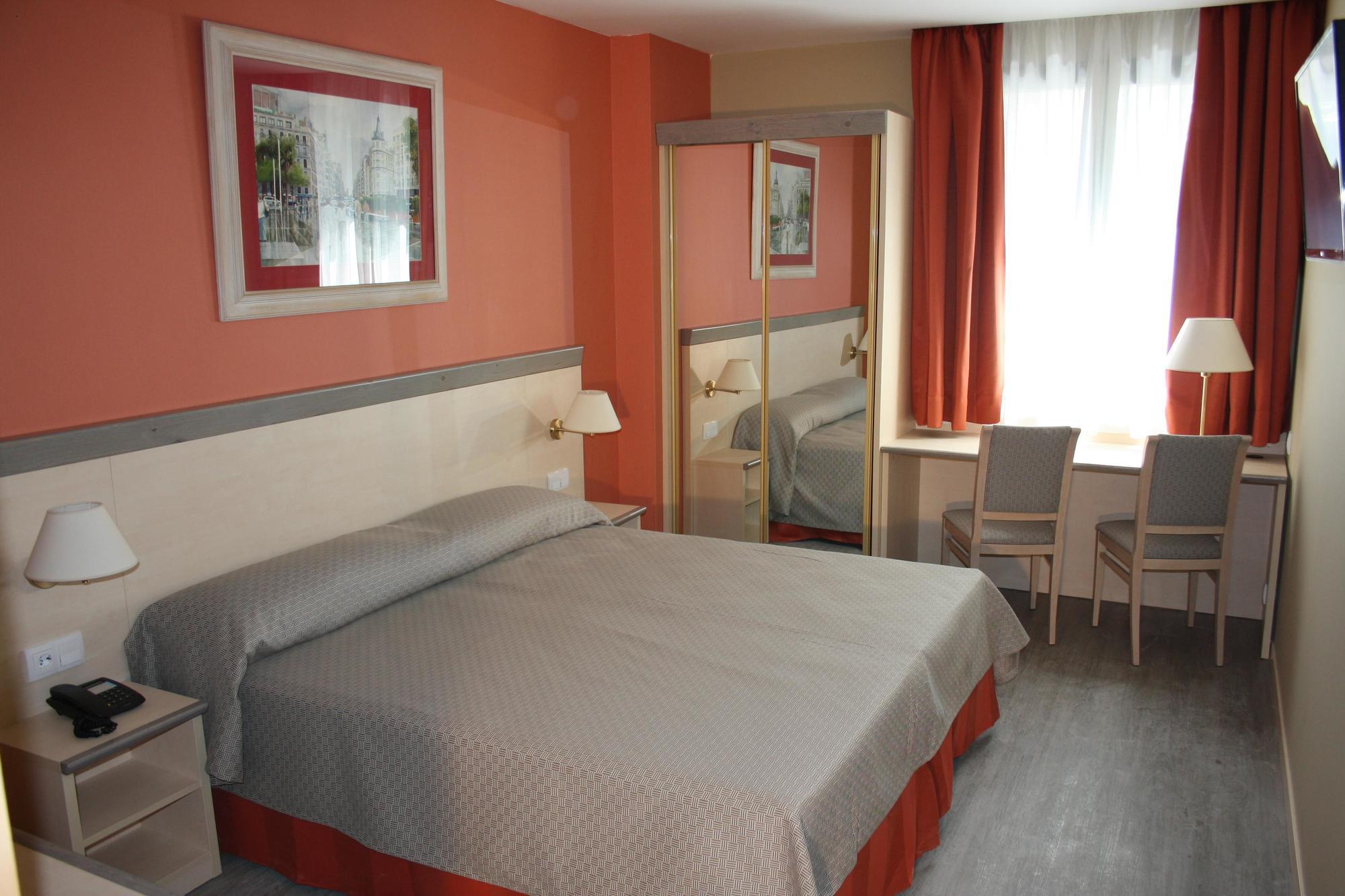 Petit Palace Trencadis Hotel 4*
